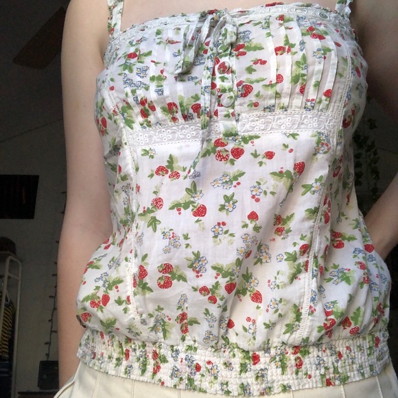 SOLD Beautiful strawberry milk maid top🤎 - Picture 2 of 3